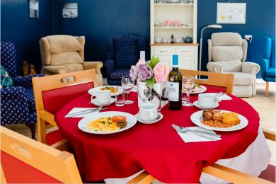 Dining Room Table Setting