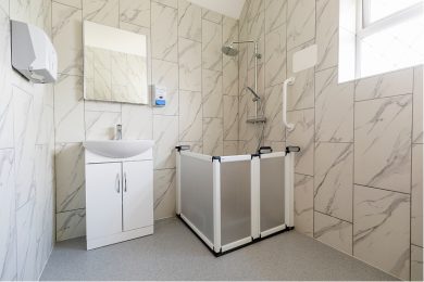 Accessible Wet Room with Assisted Shower